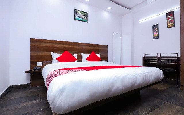 OYO 28606 Kavya Residency