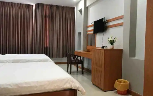 Rich Hotel