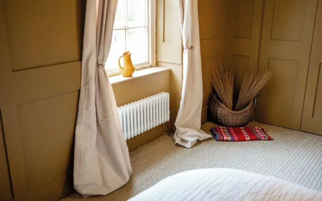 Stunning 8-Bedroom Home in Painswick