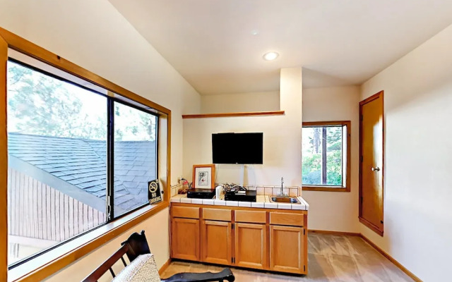 4BR South Lake Tahoe Multi Level House by RedAwning