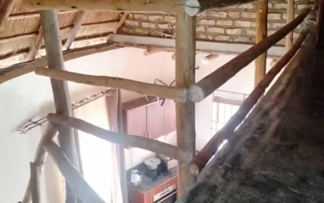 White Cat Farm Hut Inn