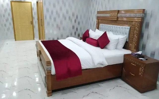 The Rich Hotel