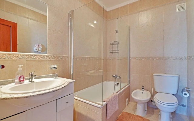PRAIA DA ROCHA CENTRAL WITH POOL by HOMING