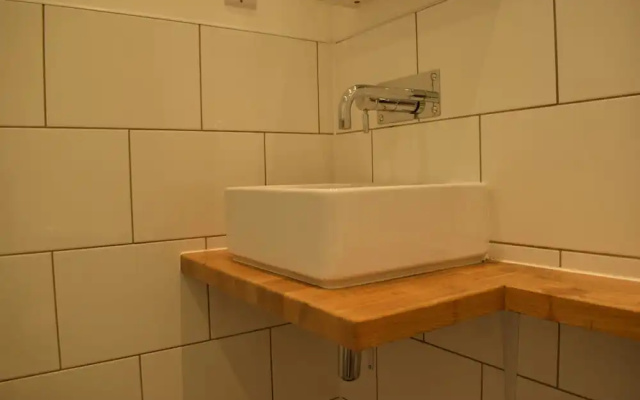 Spacious 2 Bedroom Apartment in South London