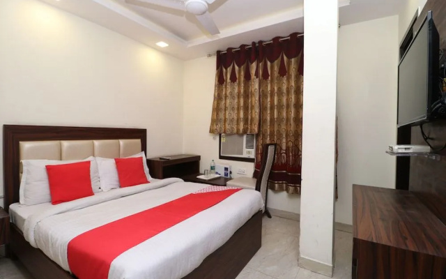 OYO 28646 Hotel Golden Heart