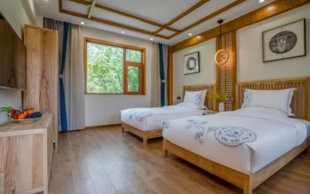 Floral Hotel · Rushuang Courtyard Lijiang