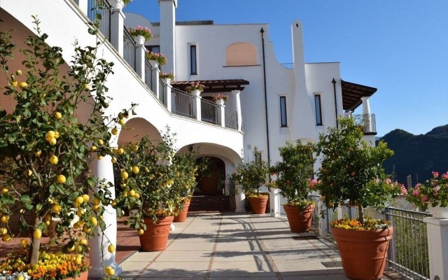 Отель Villa Piedimonte Равелло вид на фасад