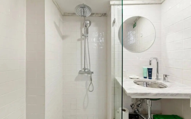 Beautiful 1-Bedroom Apt in Lisbon - NO TV -