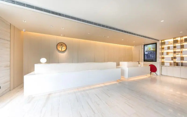 Ji Hotel (Shanghai Beixinjing Metro Station)