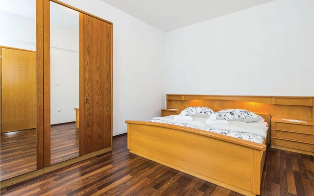 Beautiful Apartment in Lukovo Sugarje With 2 Bedrooms