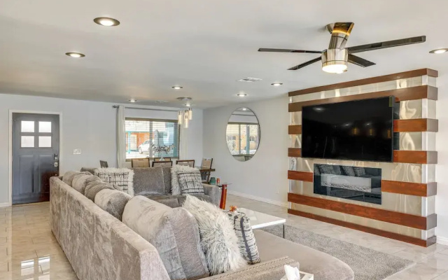 2 Mi to Golf: Poolside Paradise in Scottsdale!