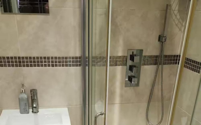 Parking - Garden - Wifi - Sleeps 4
