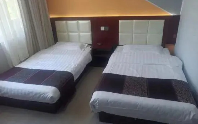 Home Inn Huaxuan Hotel (Duolun Longzehu Branch)
