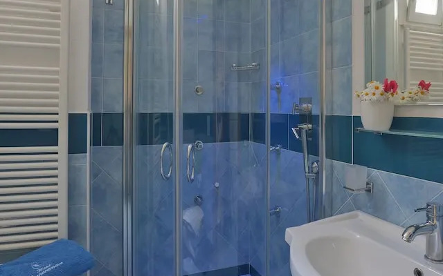 Room in B&B - Ischia, 1 Relaxing Doubles With sea View Hotel Imperamare