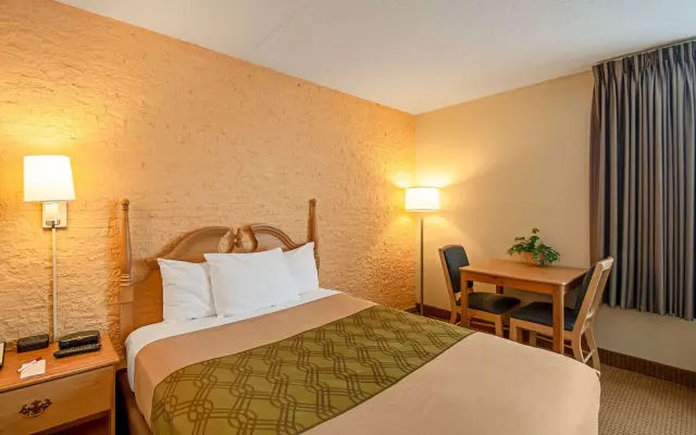 Econo Lodge Metro