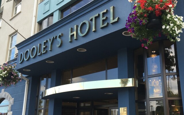 Dooleys Hotel Waterford City вид на фасад