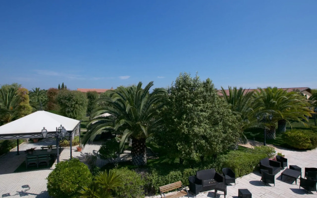Inviting Holiday Home in Trinitapoli with Swimming Pool