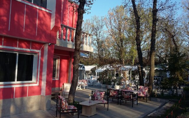 Отель Afrodita Dimitrovgrad Bulgaria Болгария, Димитровград - отзывы, цены и фото номеров - забронировать отель Afrodita Dimitrovgrad Bulgaria онлайн вид на фасад