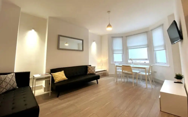 Cosy Sea Front Apartment Sleeps 6