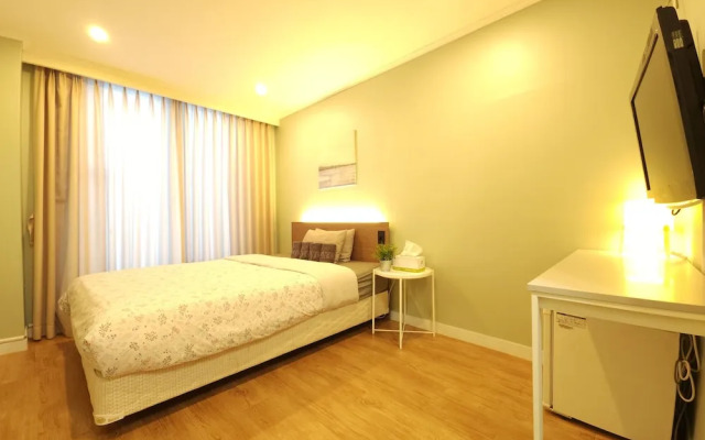 OYO Rooftop Hostel