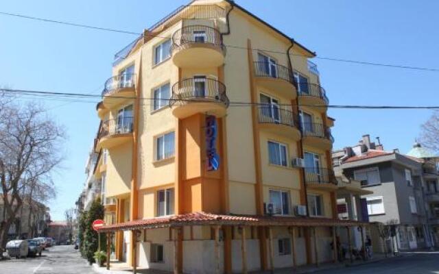 Отель Peneka Hotel Болгария, Поморие - отзывы, цены и фото номеров - забронировать отель Peneka Hotel онлайн вид на фасад