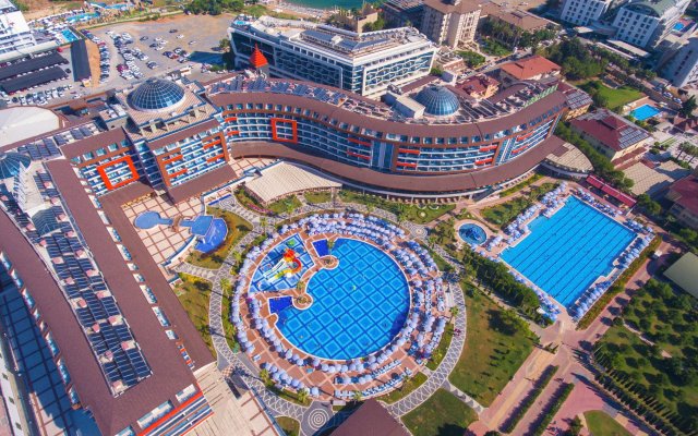 Lonicera Resort & Spa Hotel — All inclusive Турция, Аланья - 2 отзыва об отеле, цены и фото номеров - забронировать отель Lonicera Resort & Spa Hotel — All inclusive онлайн вид на фасад