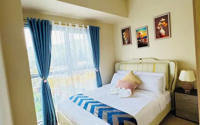 Luxury Staycation beside Okada