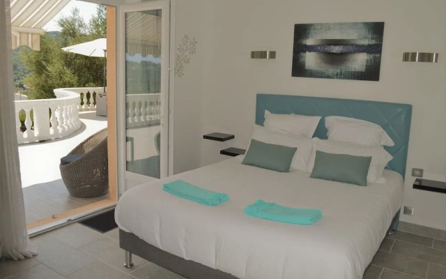 Villa La Terre Des Lauriers B&B