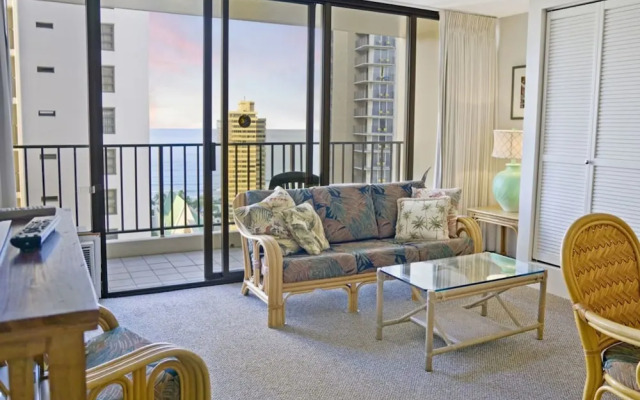 2-2504 Waikiki Banyan