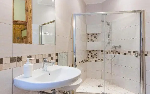 5 Bedroom Family Apartment