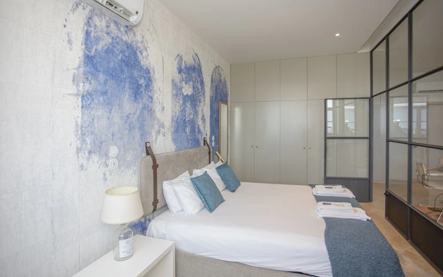 Modern Coastline Apartment
