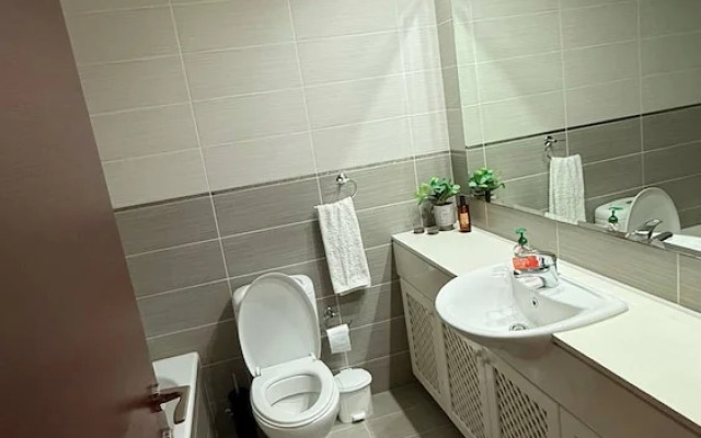 Aphrodite Gardens Modern Apartment