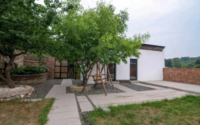 Xiang Chun Tree House Inn