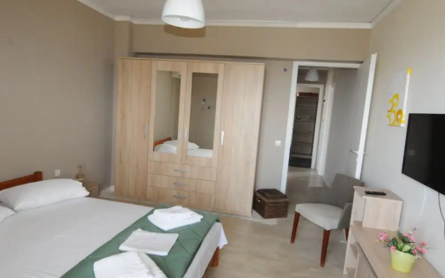 Kinetta Apartments