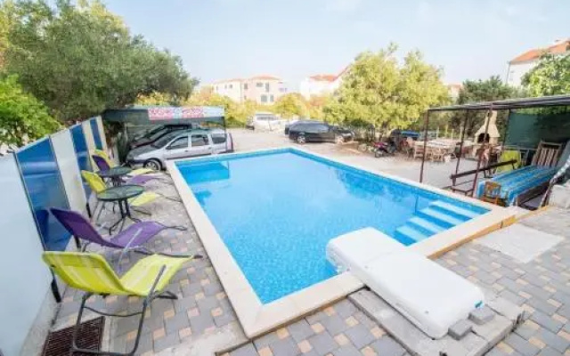 Apartment In Okrug Gornji