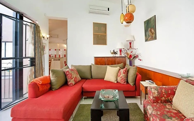 Neve Tzedek European Style w/ Balcony by Sea N' Rent