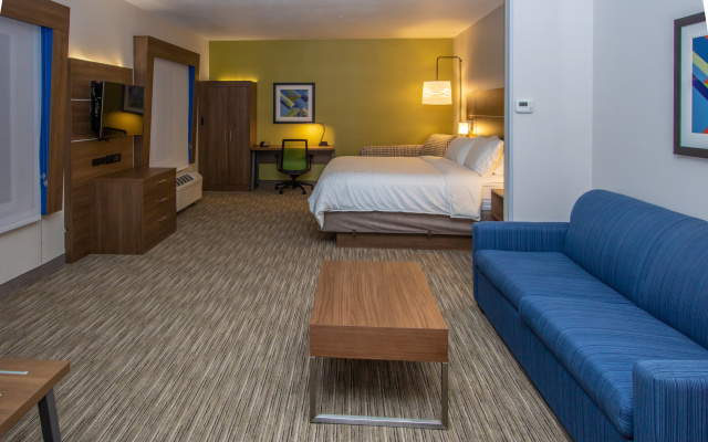 Holiday Inn Express Hotel & Suites Roseville-Galleria Area by IHG