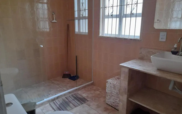 casa funcional, aconchegante e a 2 quadras da praia