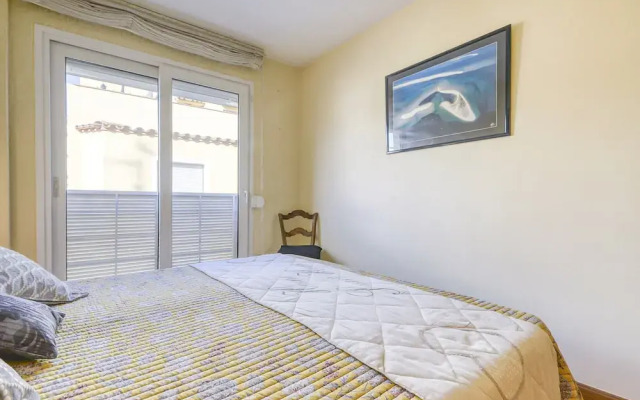 Apartment in Roses Near Playa de Roses Beach