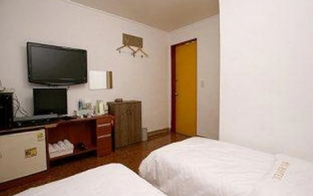 Bando Hotel