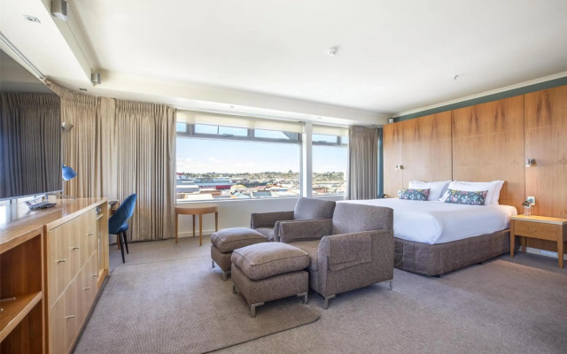 Nightelier Devonport Gateway Hotel