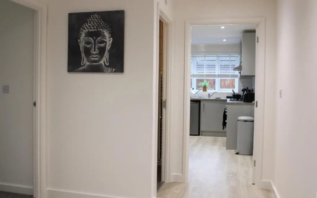 Low Cost, 4 Bed with Parking & Large Garden 07