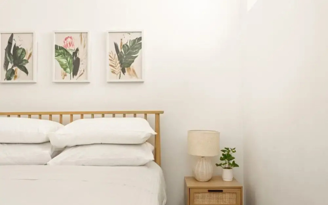 Coastal 2-bed Apartment Near Beach