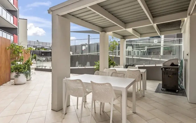 Studio With Balcony Access in Central Bowen Hills