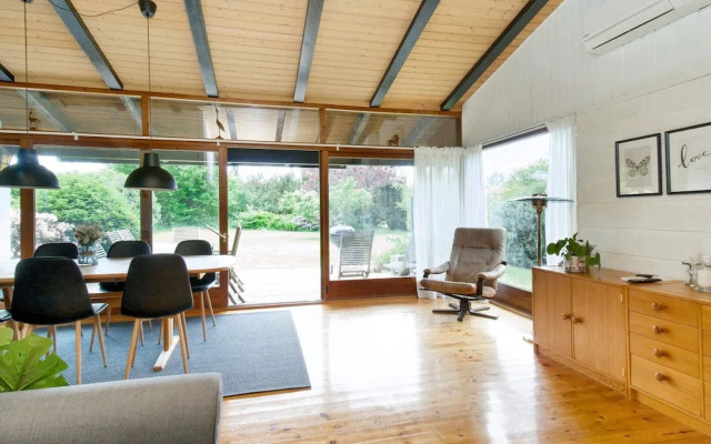 6 Person Holiday Home in Dronningmolle