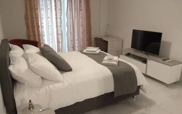 V17 Syntagma Studio