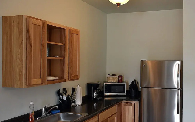 Bear Trap Apartments - Full Kitchen