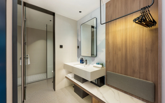 Holiday Inn Express Shanghai Changyang Road by IHG