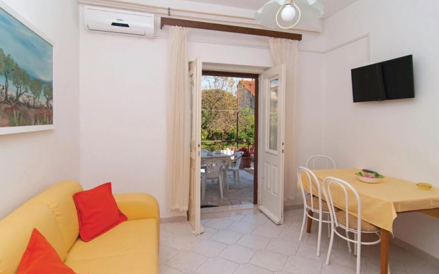 Beautiful Apartment in Supetar With 2 Bedrooms and Wifi