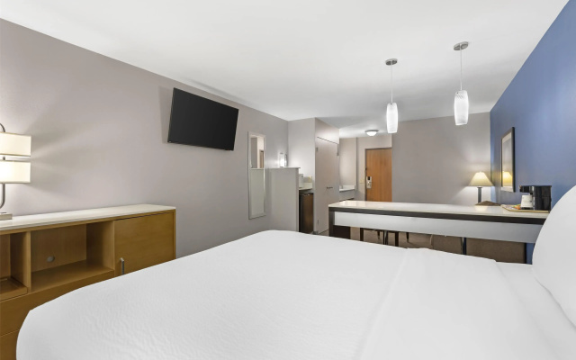 Best Western Cooperstown Inn & Suites